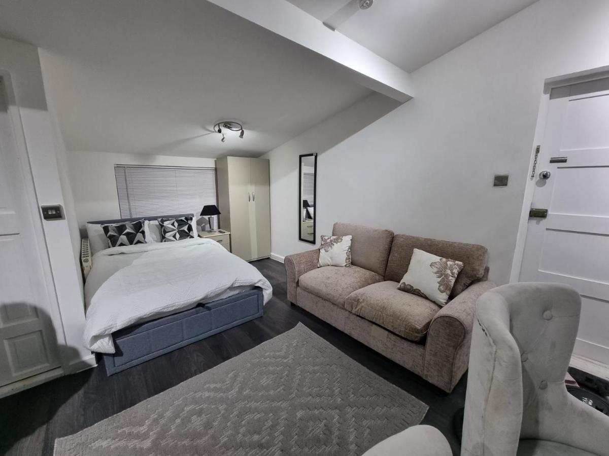 2 Min Walk To Upton Park Station Appartement *